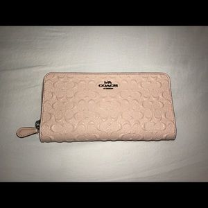 Coach Light pink Hand clutch